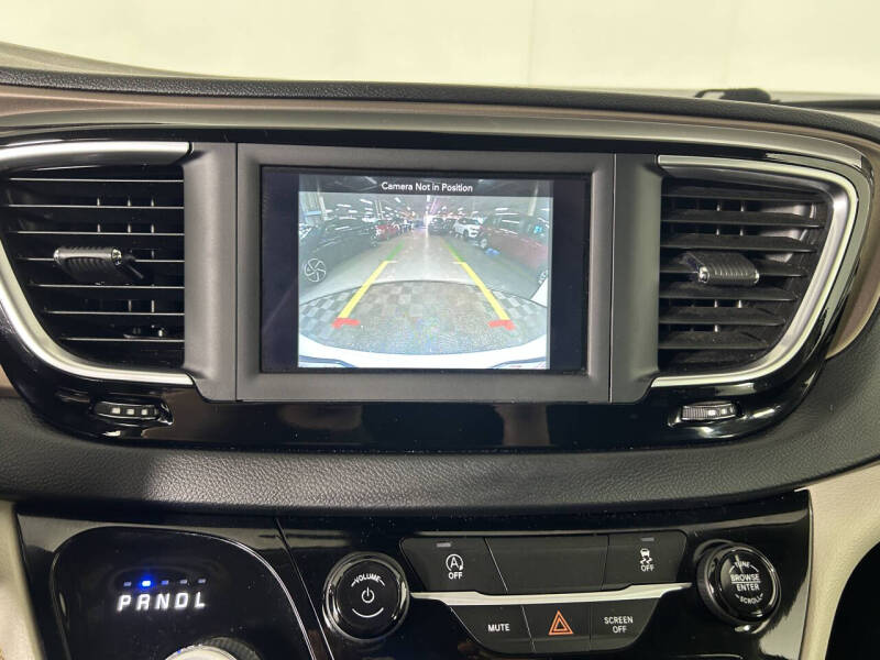 2021 Chrysler Voyager L