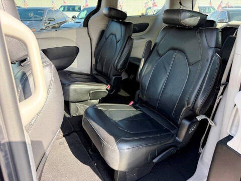 2017 Chrysler Pacifica Touring-L