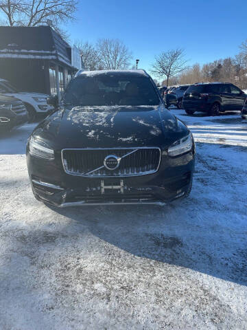 2016 Volvo XC90 T6 Momentum