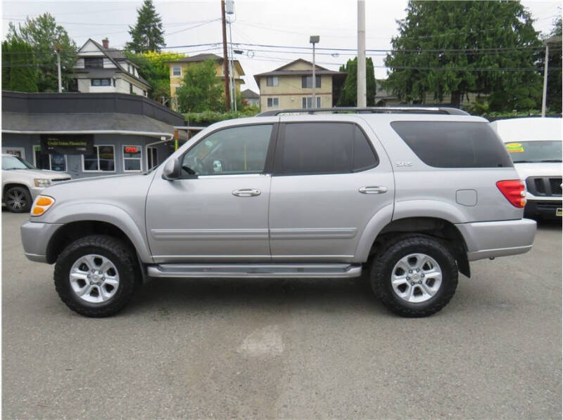 2004 Toyota Sequoia SR5