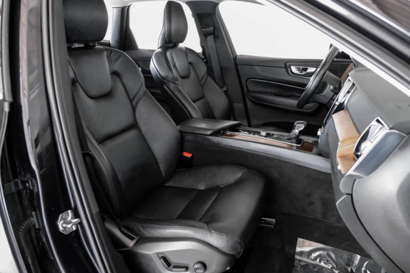 2021 Volvo XC60 T5 Momentum