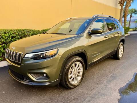 2019 Jeep Cherokee for sale at DENMARK AUTO BROKERS in Riviera Beach FL