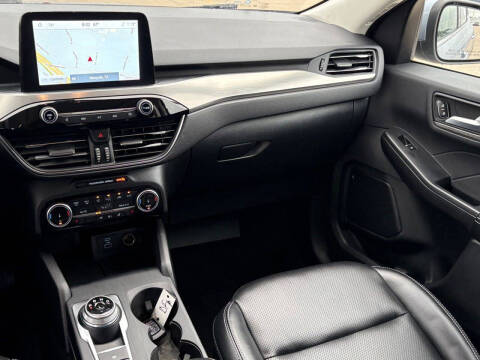 2022 Ford Escape Titanium