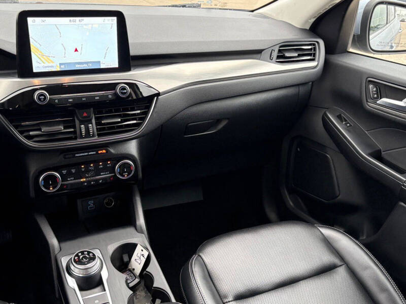 2022 Ford Escape Titanium