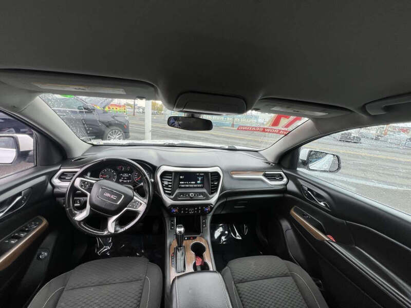 2017 GMC Acadia SLE-2