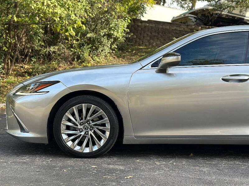 2021 Lexus ES 300h Ultra Luxury