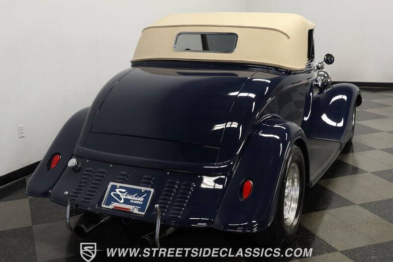 1933 Ford Cabriolet