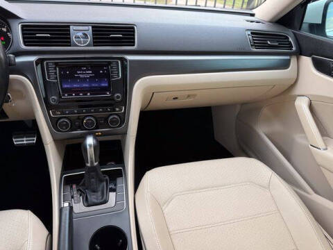 2017 Volkswagen Passat 1.8T R-Line