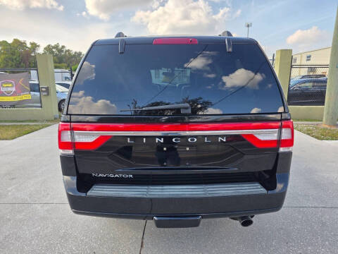 2017 Lincoln Navigator Select
