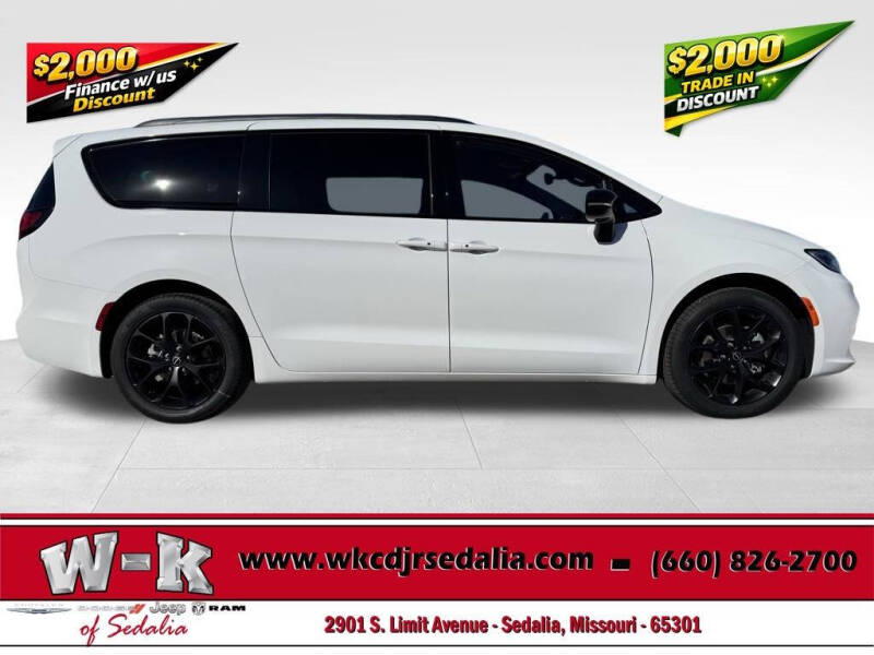2026 Chrysler Pacifica Select