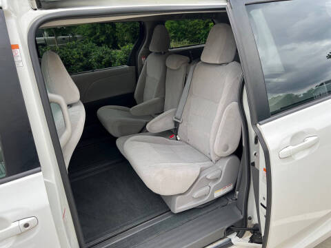 2017 Toyota Sienna LE 8-Passenger