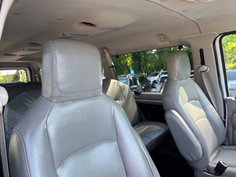 2009 Ford E-Series E-350 SD XLT