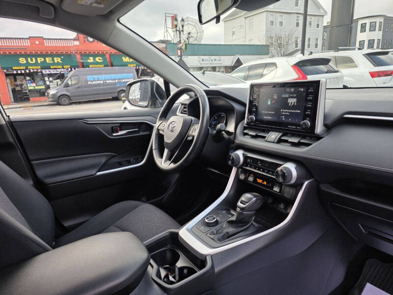 2021 Toyota RAV4 Hybrid XLE