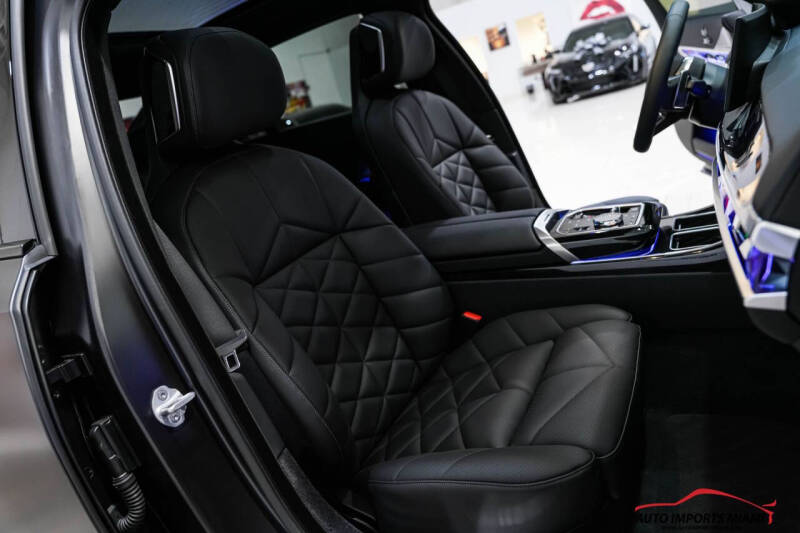 2025 BMW 7 Series 740i