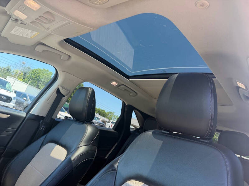 2022 Ford Escape Titanium