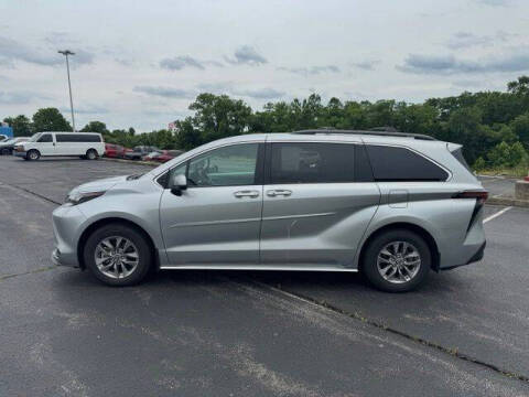 2025 Toyota Sienna LE 8-Passenger