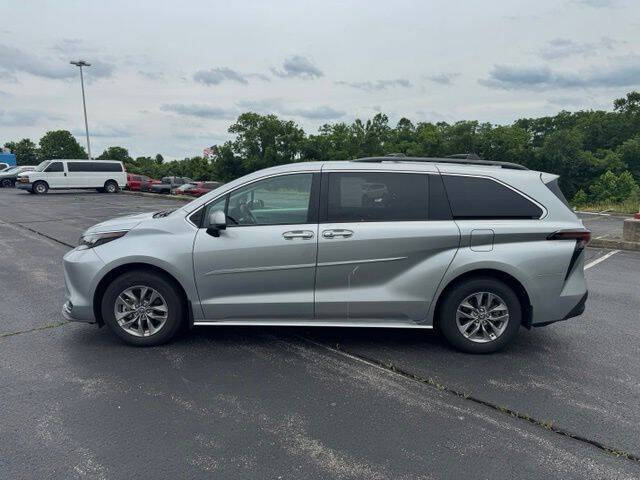2025 Toyota Sienna LE 8-Passenger