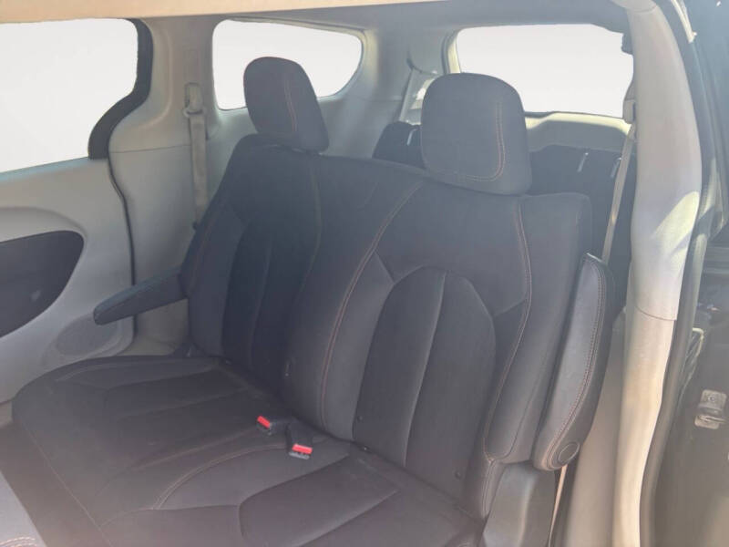 2021 Chrysler Voyager LX