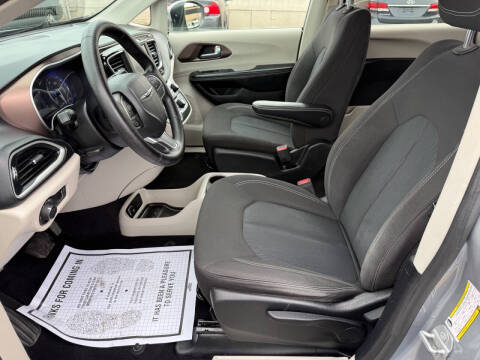 2020 Chrysler Voyager L