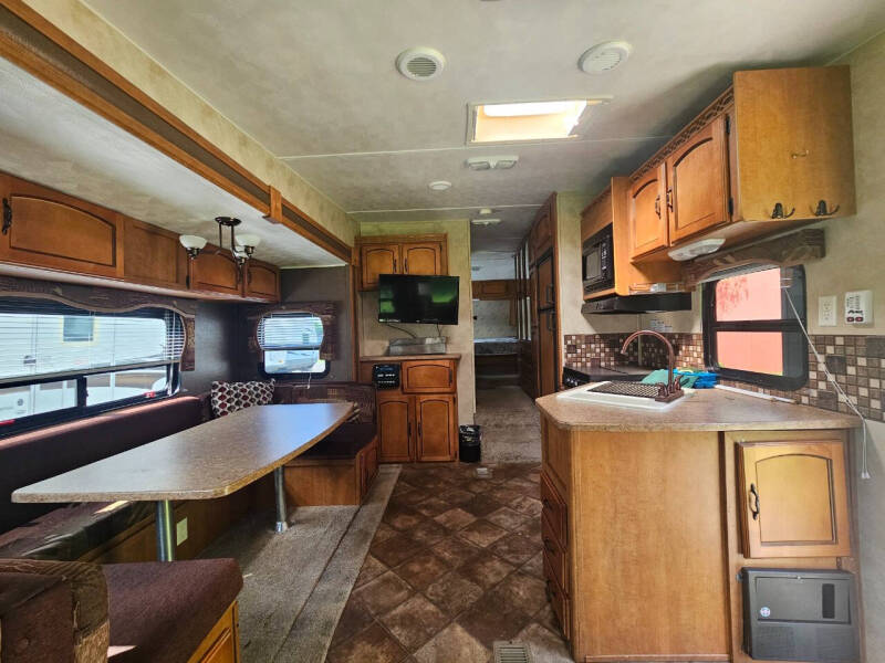 2012 Forest River 5th Wheel Puma 253FBS