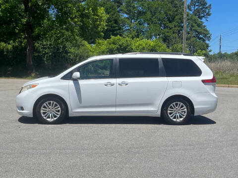 2014 Toyota Sienna XLE 8-Passenger