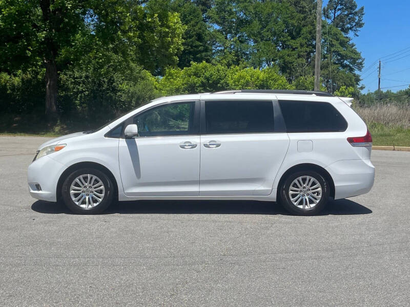2014 Toyota Sienna XLE 8-Passenger