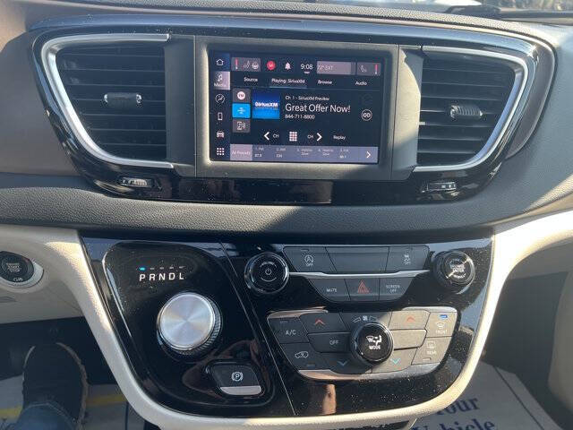 2022 Chrysler Voyager LX