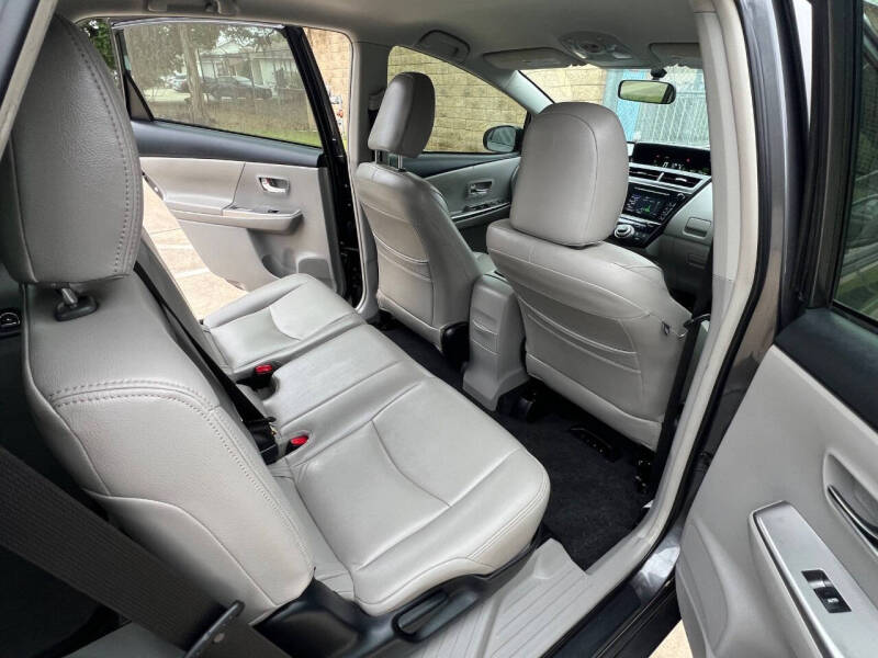 2015 Toyota Prius v Five