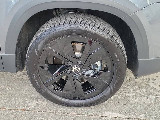 2025 Volkswagen Taos SE