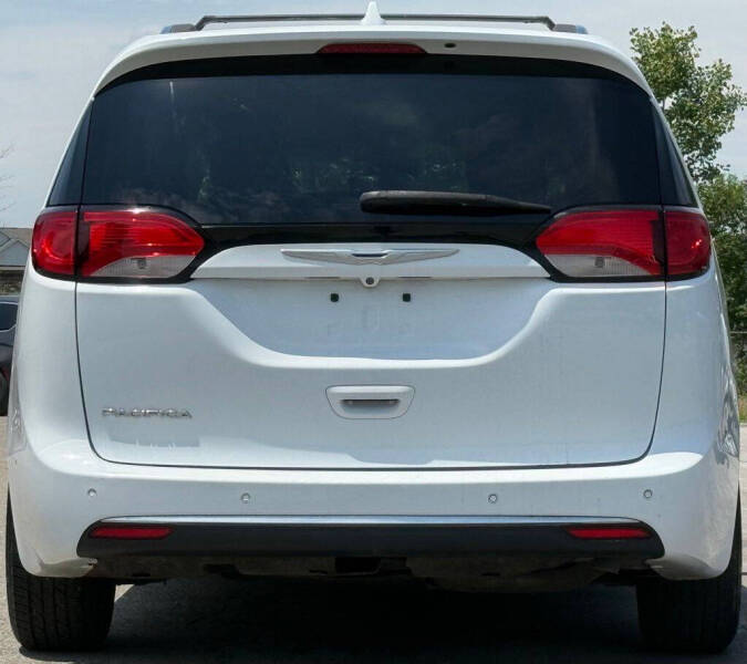 2017 Chrysler Pacifica Touring-L Plus