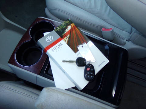 2011 Toyota Sienna XLE 7-Passenger Auto Access Seat