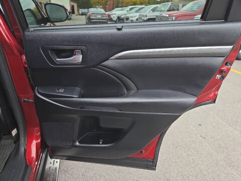 2017 Toyota Highlander SE