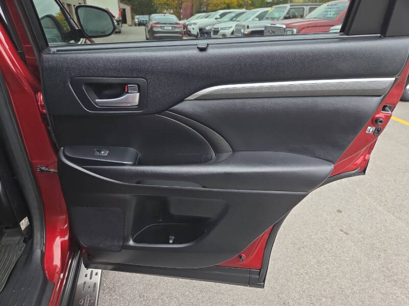 2017 Toyota Highlander SE