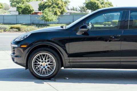 2017 Porsche Cayenne Platinum Edition