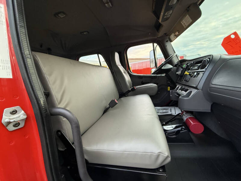 2017 Freightliner M2 106