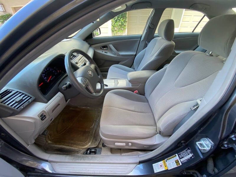 2010 Toyota Camry LE photo 7