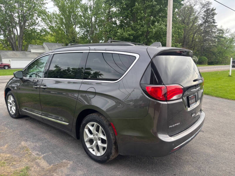 2017 Chrysler Pacifica Touring-L