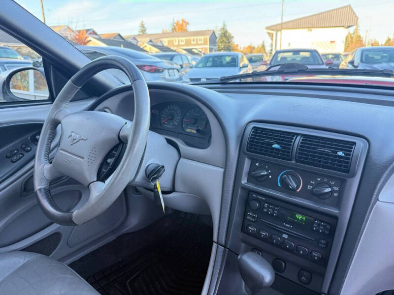 2004 Ford Mustang GT Deluxe