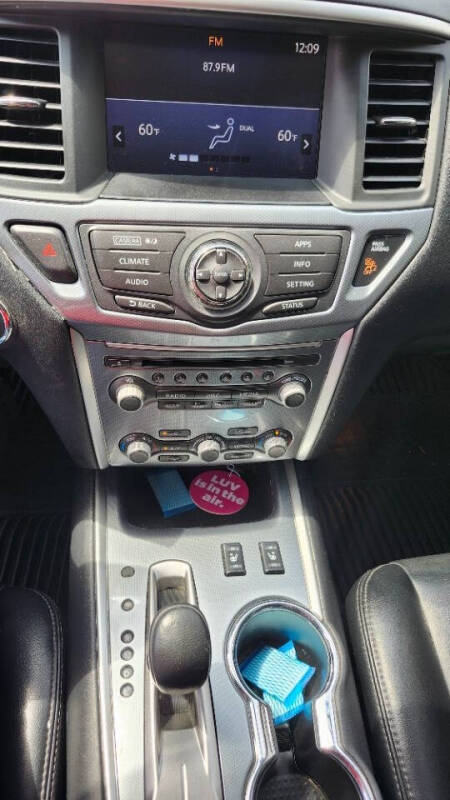 2017 Nissan Pathfinder SV