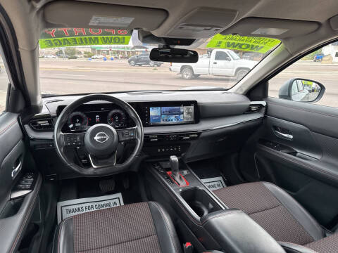 2025 Nissan Kicks SR