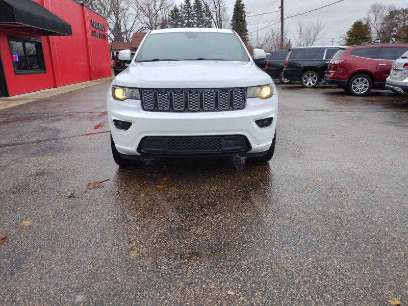 2017 Jeep Grand Cherokee Altitude photo 24