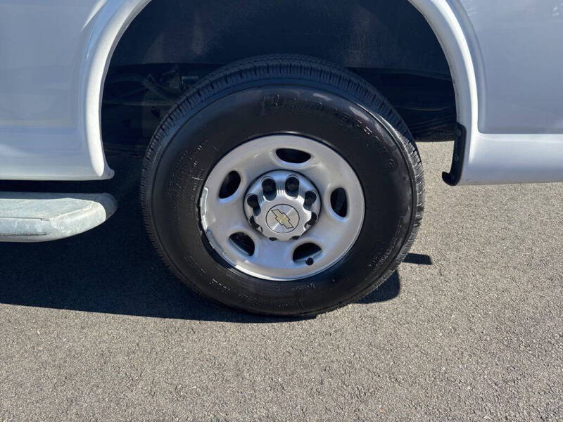 2023 Chevrolet Express 2500