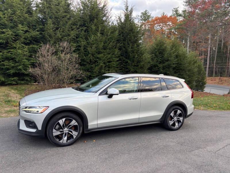 2022 Volvo V60 Cross Country T5