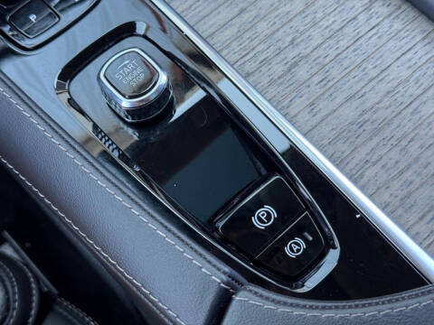 2023 Volvo XC90 Recharge T8 Ultimate Bright Theme 6P