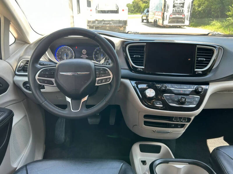 2022 Chrysler Pacifica Touring L