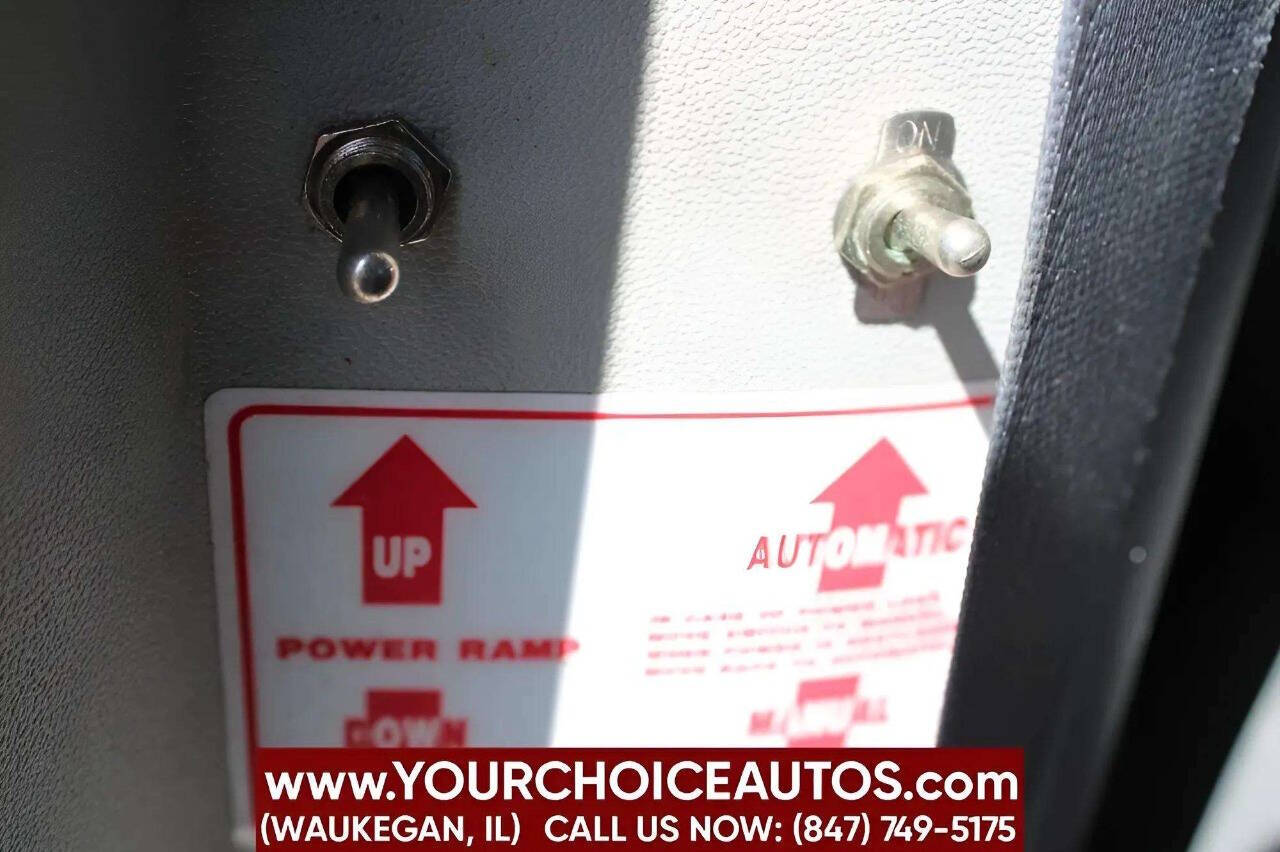 ChryslerTown and Country20