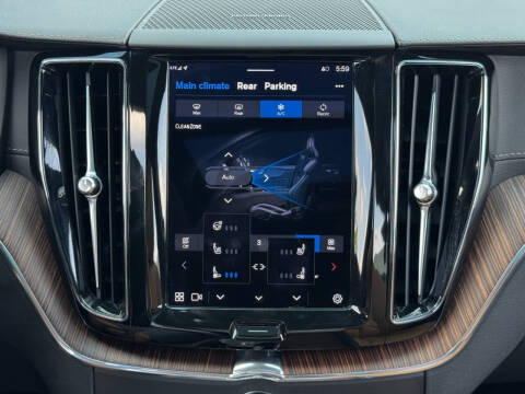 2023 Volvo XC60 B5 Ultimate Bright Theme
