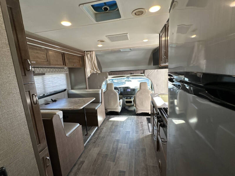 2019 Winnebago Outlook