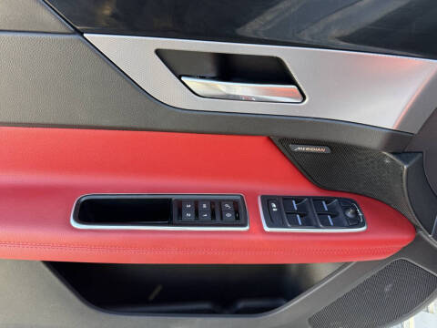 2016 Jaguar XF R-Sport