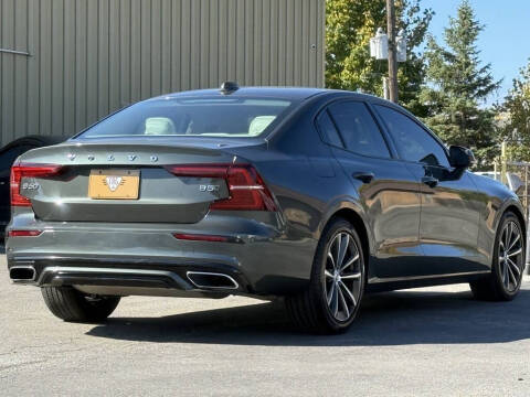 2022 Volvo S60 B5 Momentum